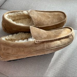 UGG Brand New Ascot Slipper Size 9